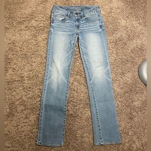 American Eagle Super Stretch Straight Cut Womens Faded Jeans.